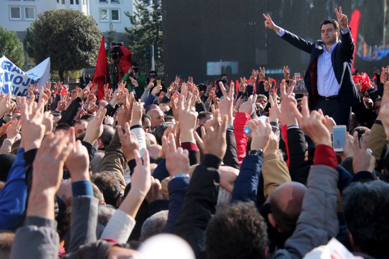 Lluzim basha, Albanija, Prosvjed, Protest