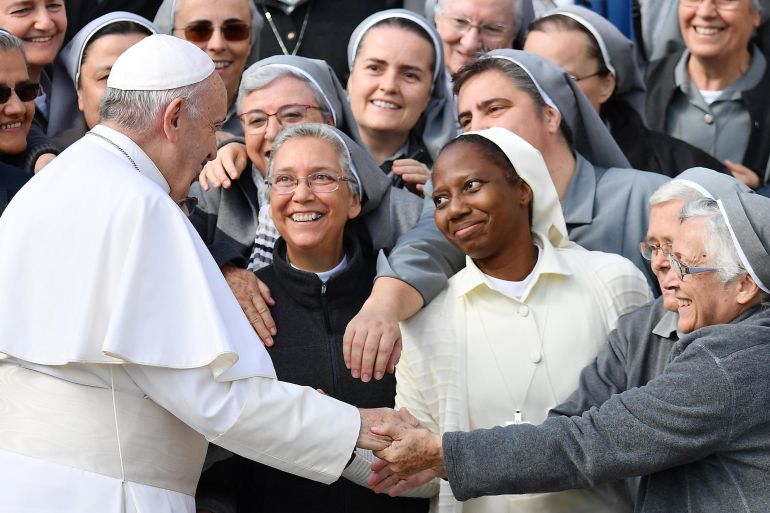 Papa Franjo, Časne sestre, Redovnice