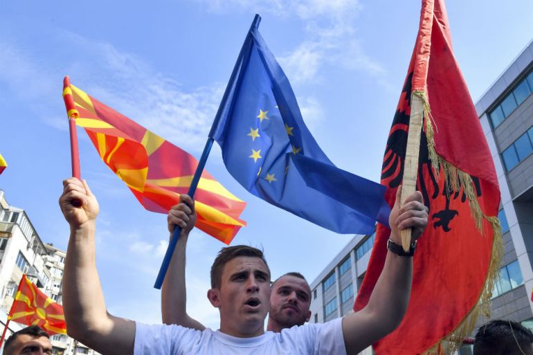 Sjeverna Makedonija, Albanija, EU, Zastave