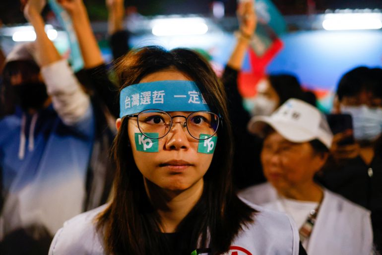 Pristalice Tajvanske narodne partije (TPP), prisustvuju kampanji uoči izbora u Kaohsiungu, Tajvan, 7. januara 2024. (REUTERS/Ann Wang)