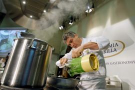 Dok pripremaju hranu, vode muku sa vremenom i rje&scaron;avaju zanimljive kulinarske zadatke, kuhari se &scaron;irom svijeta takmiče u televizijskim emisijama, koje su postale vrlo popularne (Alessandro Garofalo / Reuters)