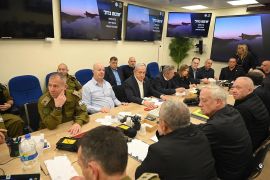 Premijer Benjamin Netanyahu je u ponedjeljak drugi put u manje od 24 sata sazvao svoj ratni kabinet zbog iranskog napada raketama i dronovima [Israeli Prime Minister Office via AFP]