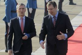 Vučić NATO kara, NATO-u se udvara, dok s Moskvom razgovara (EPA)
