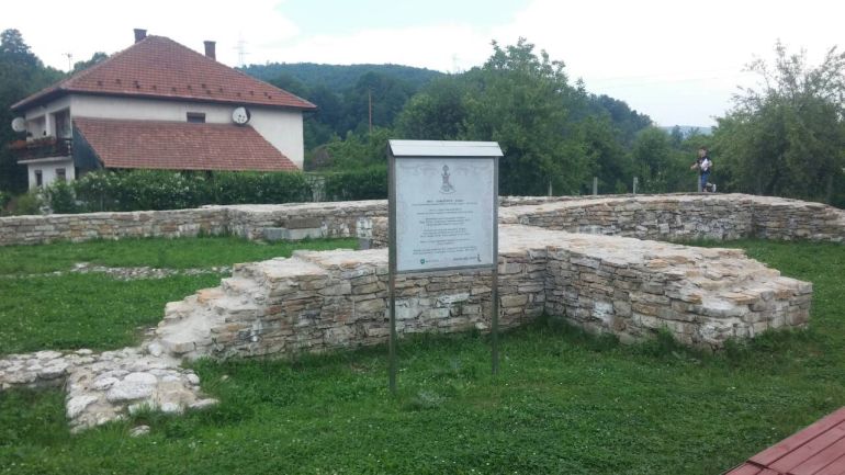 Ostaci crkve u Milama kod Visokog