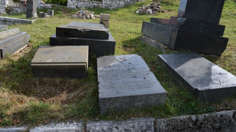 Oštećeni spomenik rabina Samuela Weszela
