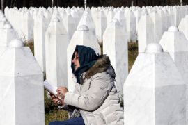 Sramno je dodijeliti priznanje čovjeku koji vrijeđa žrtve genocida, veliča ratne zločince, poruka je iz SDA Srebrenica (EPA)