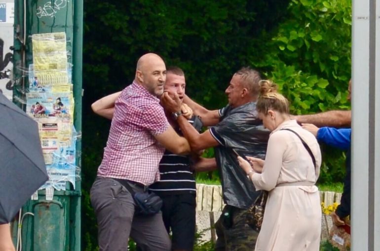 Bez obzira u kakvom je ko problemu u društvu, nikad ga ne može riješiti na način da napada novinare, saopćili su iz Društva novinara BiH