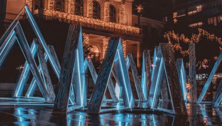 Umjetnička instalacija Beating Heart je u decembru 2019. premijerno predstavljena u Sarajevu