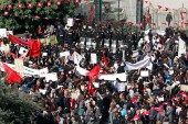 Ljudi protestuju protiv tuniskog predsjednika Kaisa Saieda, koji je preuzeo izvršnu vlast, u Tunisu (Arhiva)