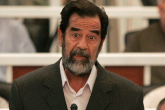 Saddam Hussein na ročištu pred iračkim sudom (Reuters)