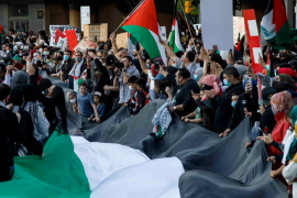 Nekoliko hiljada ljudi je izašlo na ulice u Torontu, Montrealu i Ottawi da izraze solidarnost sa Palestincima i osude ratne zločine koje je počinio Izrael 15. maja 2021. (AFP)