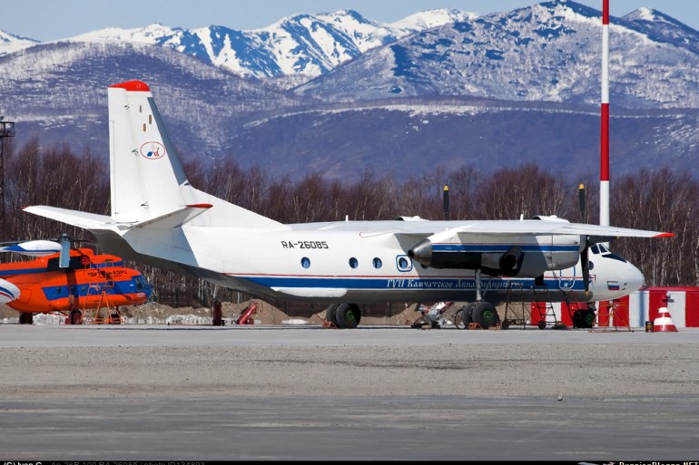 Nedatirana slika ruskog aviona An-26 u Petropavlovsk-Kamčatskom (Reuters)