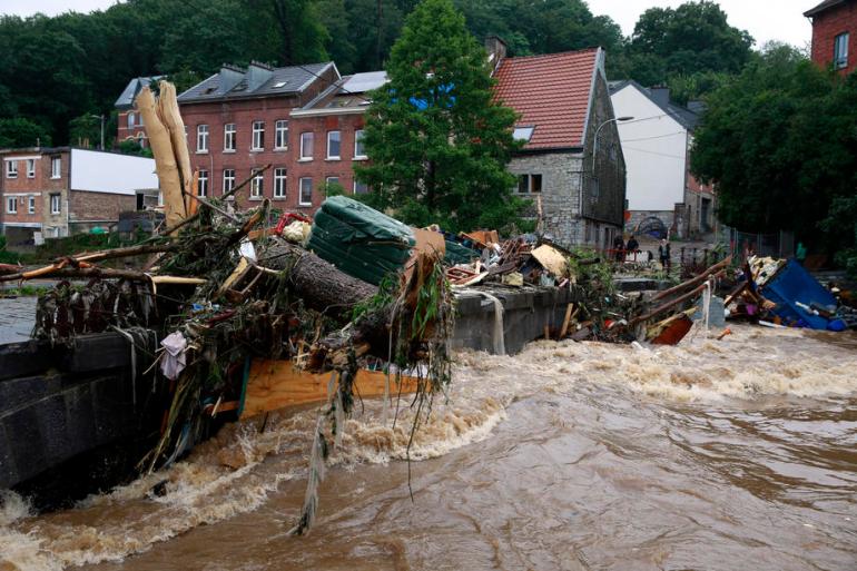 Spasilačke službe pronašle su četiri žrtve poplava u okolici grada Verviersa te još dvije osobe u dva druga mjesta (EPA)