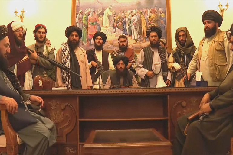 Talibanski borcu u predsjedničkoj palati u Kabulu (Al Jazeera)