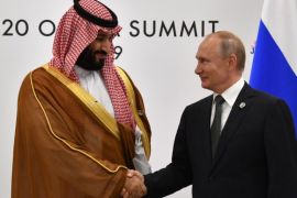 Ruski predsjednik Vladimir Putin se rukuje sa saudijskim prestolonasljednikom Mohammedom bin Salmanom tokom sastanka na marginama samita G20 u Osaki, u Japanu, 29. juna 2019. (Reuters)