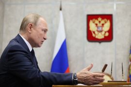 Vladimir Putin na sastanku s guvernerom Novgorodske oblasti Andrejem Nikitinom 21. septembra 2022. (Reuters)