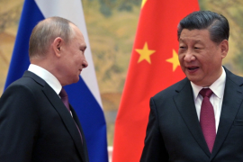 Raniji sastanak kineskog predsjednika Xi Jinpinga (desno) i ruskog predsjednika Vladimira Putina u Pekingu (Reuters)