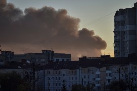 Dim iznad grada Lavova nakon niza ruskih raketnih napada na Ukrajinu [Pavlo Palamarchuk/Reuters]