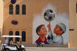 Mural za Svjetsko prvenstvo Katar 2022 u selu kulture, Katari, u Dohi, u Kataru [Sorin Furcoi/Al Jazeera]