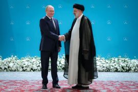 Saradnja između ruskog predsjednika Vladimira Putina (lijevo) i iranskog predsjednika Ibrahima Raisija raste, što zabrinjava Zapad (Reuters)