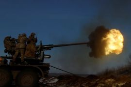 Ukrajinski predsjednik Volodimir Zelenski obećao je svom narodu pobjedu 2023. u novogodišnjim porukama, dok je Kremlj govorio o "ratu" u Ukrajini umjesto o "specijalnoj vojnoj operaciji" (Reuters)