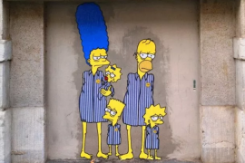 Street umjetnik AleXsandro Palombo na jednom od zidova glavne željezničke stanice u Milanu pretvorio je porodicu Simpson u jevrejsku porodicu tokom Drugog svjetskog rata (Tatjana Đorđević)