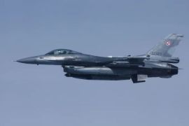 F-16 bi mogao nadvladati Sukhoi-35 ako bi nosio moćne zapadne rakete i primao podatke od radara za presretanje u zraku Foto: Reuters