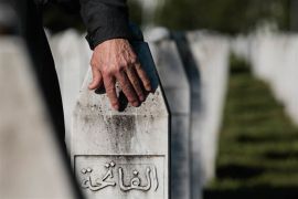 Skoro tri desetljeća od zločina, službeni Beograd poriče pravnu kvalifikaciju genocid za srebrenički masakr (EPA)