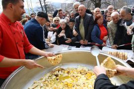 Čimbur od hiljadu jaja podijeljen je posjetiocima manifestacije (Mirza Dajić)