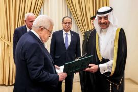 Palestinski predsjednik Mahmud Abbas prima akreditive ambasadora Saudijske Arabije u Palestini Nayefa bin Bandara al-Sudairija (AFP)