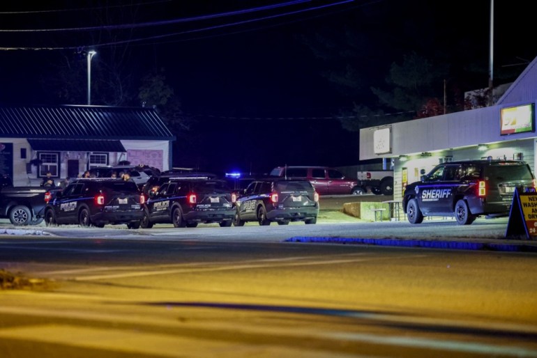 Policija na mjestu masovne pucnjave u gradu Lewistonu u američkoj saveznoj državi Maine