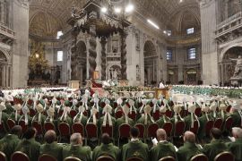 Papa Franjo je u aprilu odobrio izmjene normi koje regulišu Biskupski sinod, otvarajući put ženama da imaju 54 od ukupno 365 glasova (EPA)