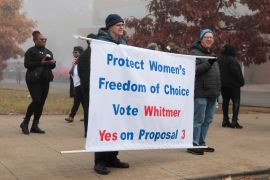 Aktivisti za prava na abortus traže da žene imaju pravo na izbor, u Detroitu, 29. oktobra 2022. (REUTERS/Rebecca Cook)