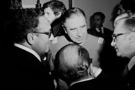Kada su snage generala Pinocheta (sredina) nasilno preuzele vlast, Kissinger (lijevo) je, kako pokazuju dokumenti, učinio sve da SAD pomogne i podrži očuvanje brutalne vojne diktature (Reuters)