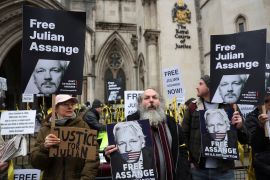 Na sudu, Assangeov pravni tim je tvrdio da ima dokaze o zavjeri CIA-e, u vrijeme kada je Donald Trump bio predsjednik SAD-a, da ga kidnapira ili ubije u ambasadi Ekvadora u Londonu (REUTERS/Isabel Infantes)
