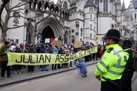 Pristalice Juliana Assangea ispred suda u Londonu traže njegovo oslobađanje (Toby Melville/Reuters)
