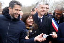Simbolični ključ sela predan je Tonyju Estanguetu, predsjedniku Organizacijskog odbora Igara u Parizu (Ludovic Marin / Reuters)