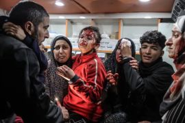 Palestinci ranjeni u izraelskim napadima na ulicu Al-Salam u Deir al-Balahu (Anadolija)
