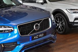 Posljednji dizela&scaron; koji je si&scaron;ao s trake je plavi Volvo XC90 s dvolitarskim turbodizel motorom (Jonas Ekstromer / TT News Agency via Reuters)