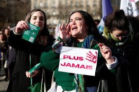 Slavljenički prizori su viđeni &scaron;irom zemlje dok su aktivistice za ženska prava pozdravljale mjeru koju je obećao predsjednik Emmanuel Macron nakon ukidanja prava na abortus u sudskim presudama u SAD-u [Gonzalo Fuentes/Reuters]