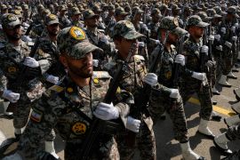 Iranski vojnici mar&scaron;iraju tokom parade povodom Dana vojske u vojnoj bazi na sjeveru Teherana [Vahid Salemi/AP]