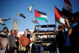 Ljudi pu&scaron;taju golubove kako bi pokazali podr&scaron;ku sporazumu o jedinstvu između rivalskih palestinskih frakcija Hamasa i Fataha (REUTERS/Mohammed Salem)