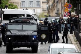 Francuska policija osigurava područje u blizini iranske ambasade u Parizu, gdje je mu&scaron;karac prijetio da će se raznijeti [Benoit Tessier/Reuters]