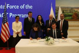 Predstavnici kosovskih vlasti i američke Korporacije milenijumskih izazova (MCC) potpisali su sporazum (Erkin Keci/Anadolija)