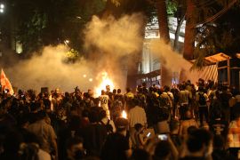Hiljade demonstranata okupilo se oko zgrade parlamenta i reagovalo na usvajanje zakona u drugom glasanju (Davit Kachkachishvili - Anadolu Agency)