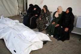 Palestinci oplakuju tijela ubijenih u izraelskom napadu na Rafah (AFP) (AFP)