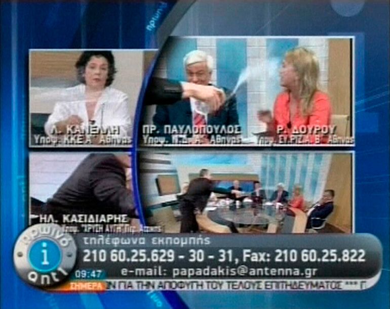 Ilias Kasidiaris polijeva vodom zastupnicu Komunističke partije Renu Dourou