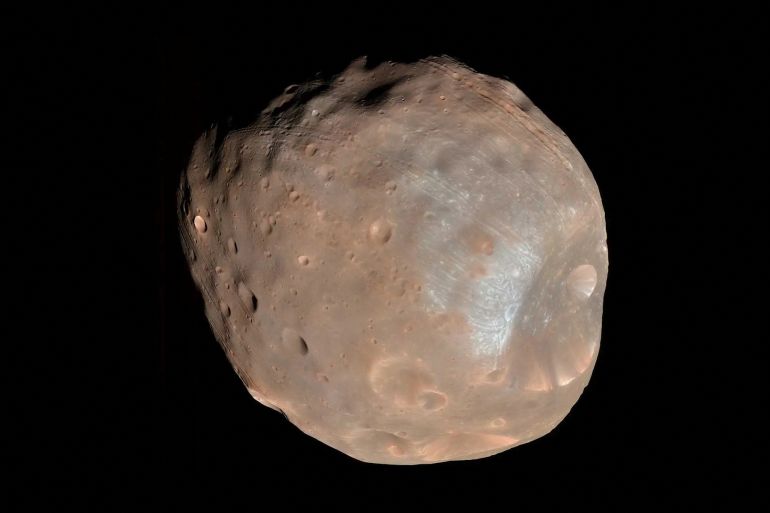 Fobos, veći od dva Marsova mjeseca, kruži na visini od gotovo 6.000 km iznad povr&scaron;ine Marsa (NASA/JPL-Caltech/University of Arizona/Handout via Reuters)