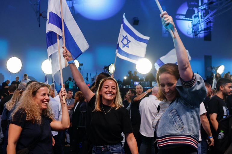 Pristalice bivšeg načelnika vojske Gadija Eisenkota, lidera stranke Yashar, nakon izlaznih anketa na nacionalnim izborima u sjedištu njegove stranke u Tel Avivu, Izrael, 28. oktobra 2026. [Shir Torem/Reuters]