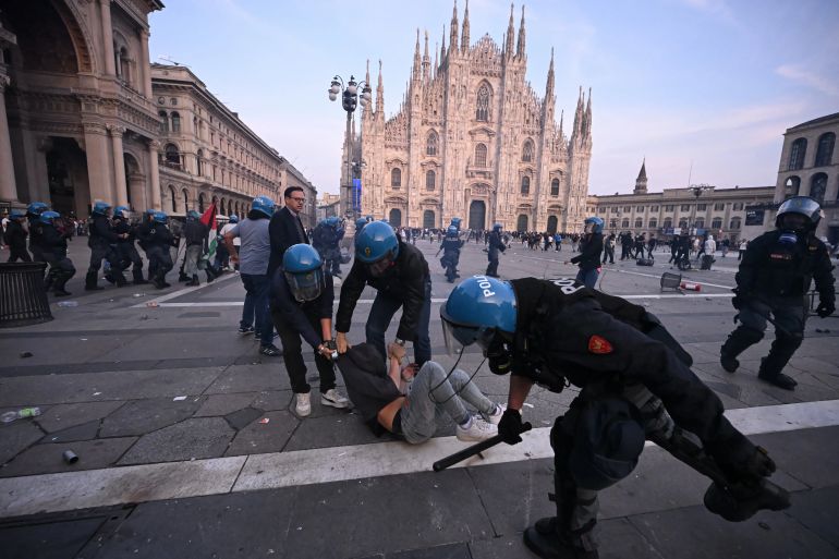 Demonstranti u Milanu su se sukobili sa policijom tokom protesta zbog rasta tro&scaron;kova života, nadahnutih nedavnim protestima u Francuskoj i &Scaron;paniji [Piero Cruciatti/AFP]